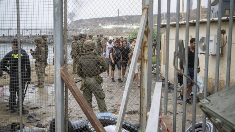 Fas'tan İspanya'nın Sebte şehrine geçen düzensiz göçmenler geri dönmeye başladı